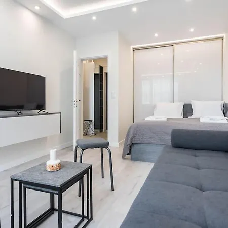 Sweet Tiny Center Space